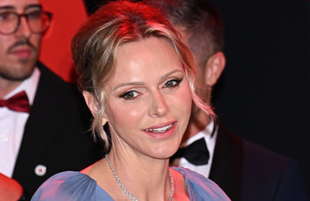 Charlene do Mónaco em noite de Gala da Cruz Vermelha em 2025.