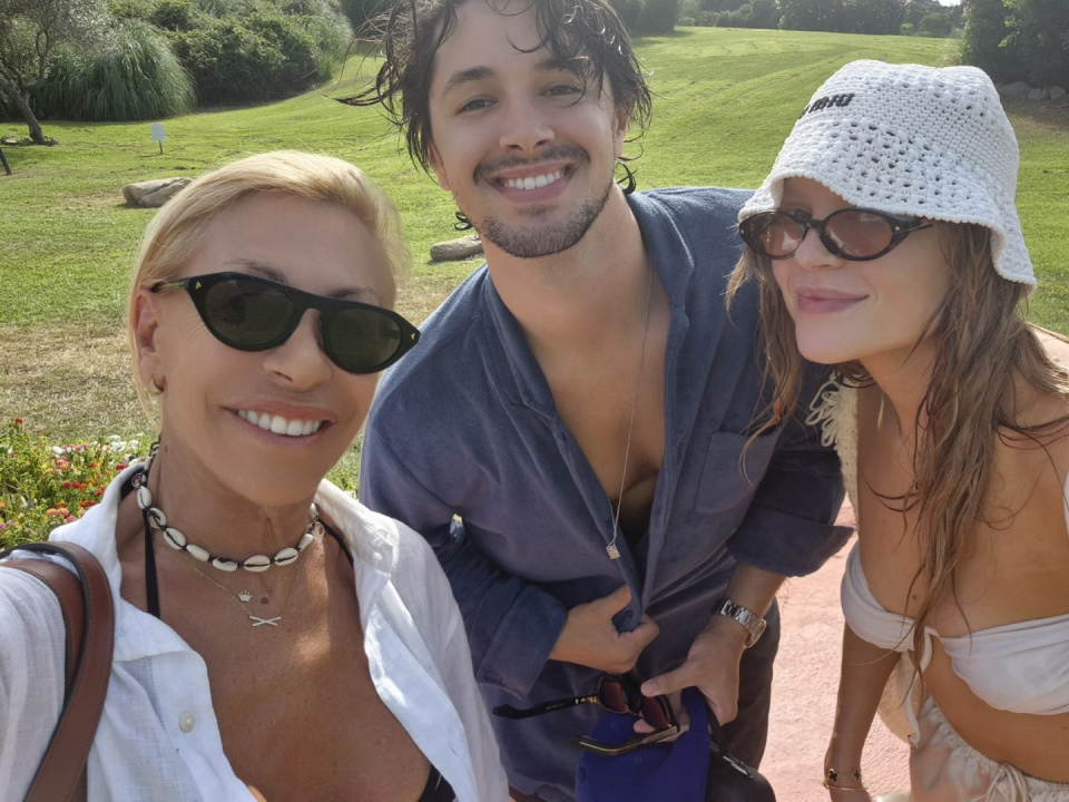 Zulmira Garrido com Luisinho Ribeiro e Luisa Sonza na Sardenha, Itália - Foto: Instagram