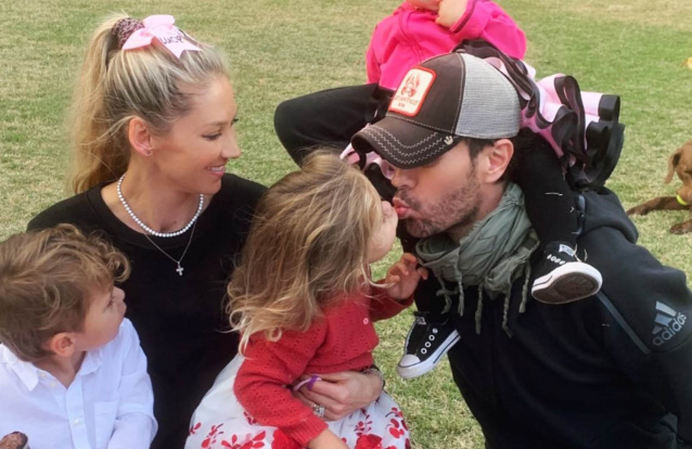 Enrique Iglesias e Anna Kournikova com os filhos em 2022 - Foto: Reprodução/Instagram