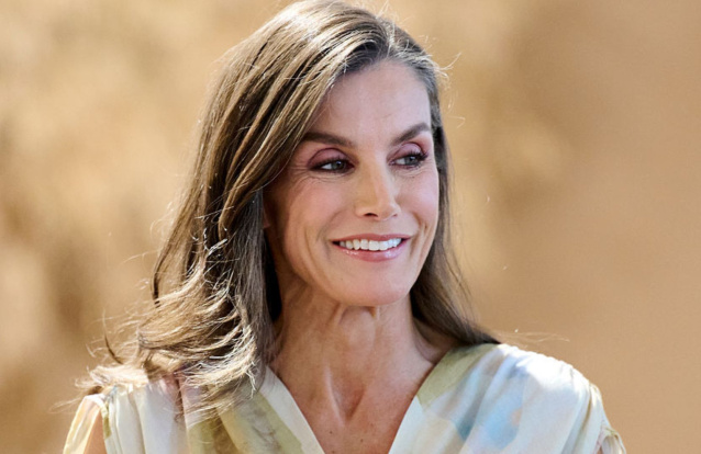 Rainha Letizia deslumbra em peça quiet luxury