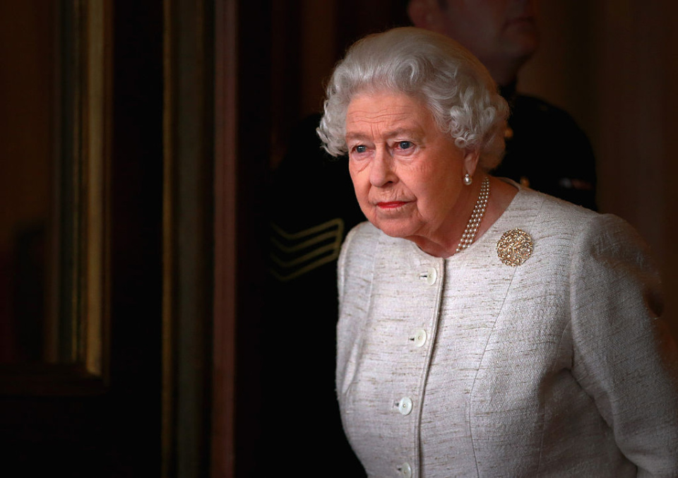 A Rainha Isabel II se preparava para conhecer o Presidente do Cazaquistão.